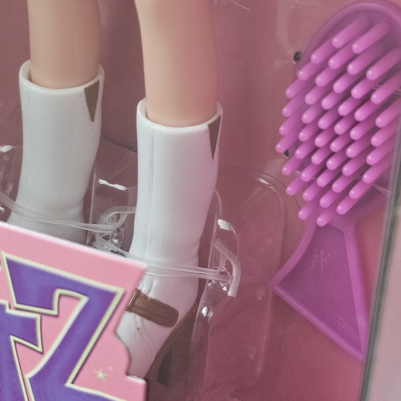 Bratz Doll 9.5" Full Size Blonde CLOE 20 Year Aniversary MGA Toy Christmas Gift - Picture 8 of 12